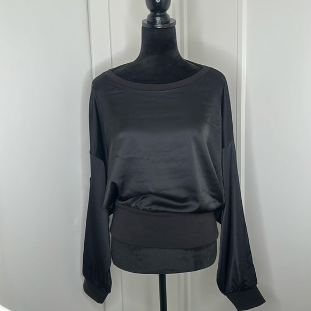 Express NWOT silky sueded scuba satin dolman sleeve sweatshirt size M